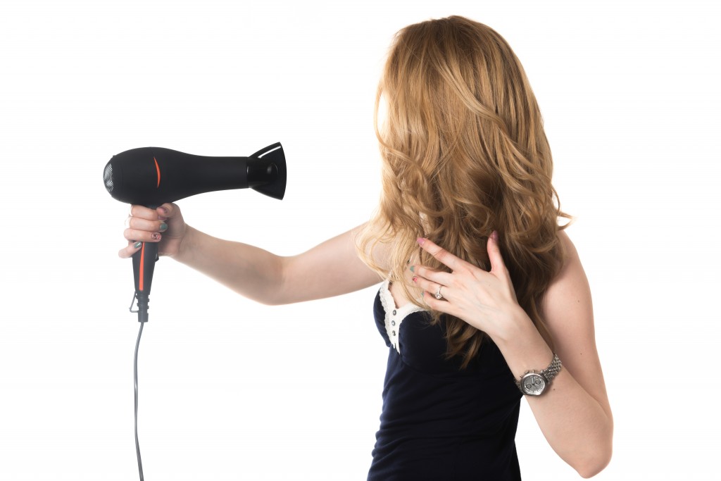 #VerãoTutanat: Como proteger seu cabelo do calor da chapinha e do secador