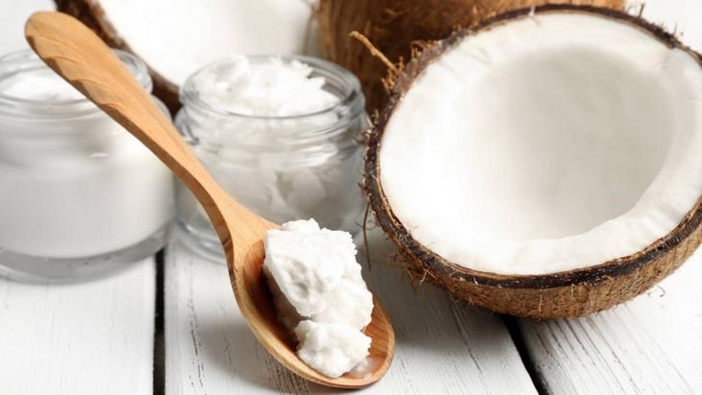 7 maneiras de usar o óleo de coco em sua rotina de beleza